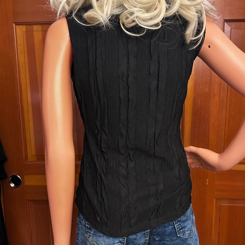 Chic Textured Tank Top - Picture 10 of 16